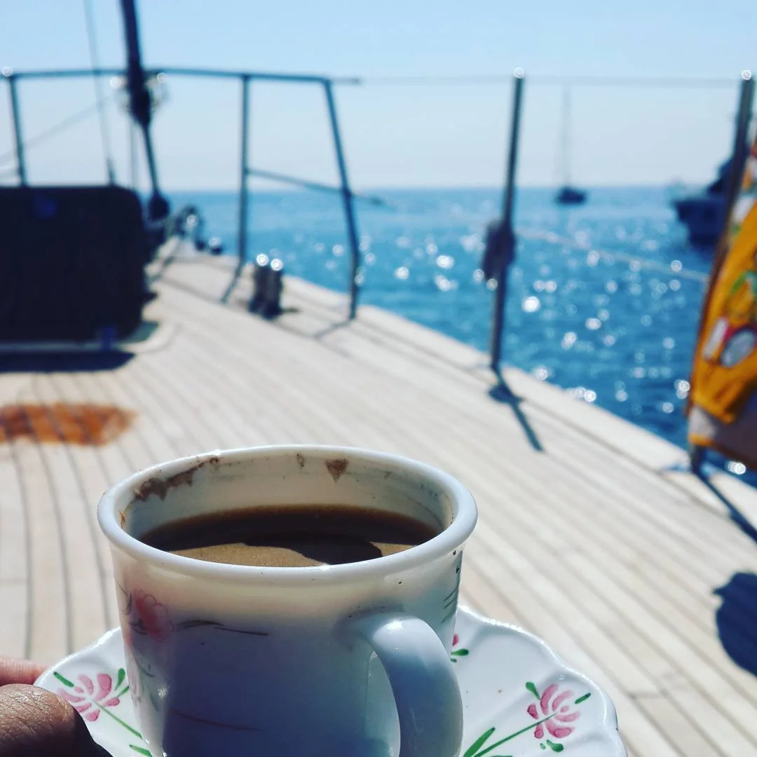 Yelken albümümden güverte ve deniz manzarası.