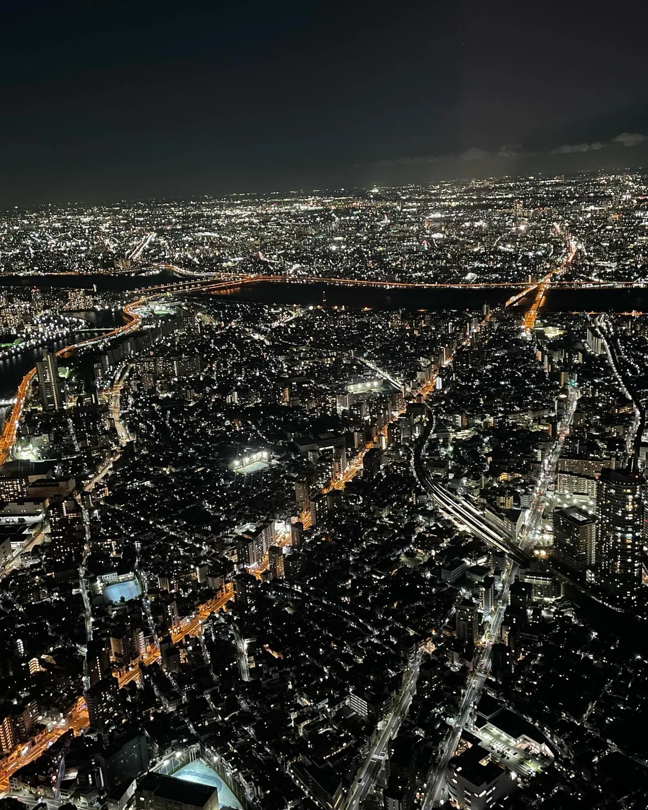 Japonya seyahatimden gece ışıklarıyla bir manzara.