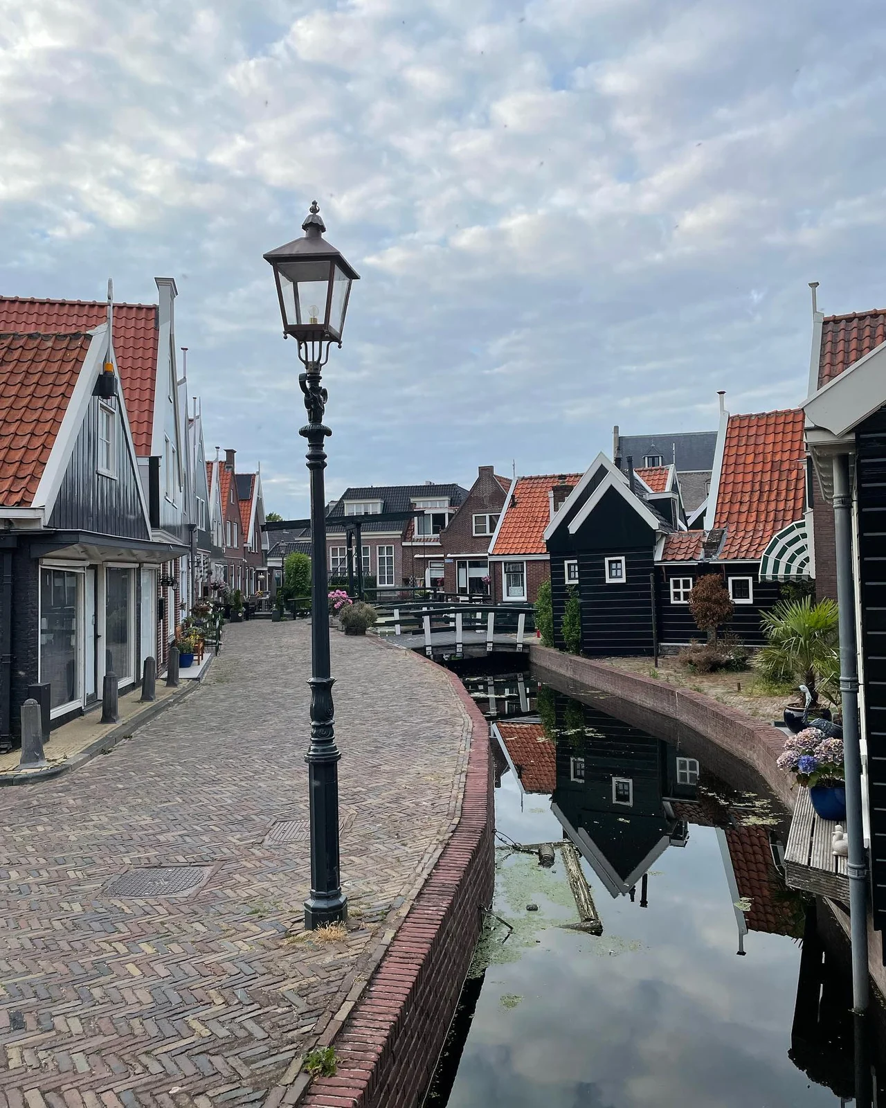 Hollanda seyahatimden yel değirmeni ve kanal.