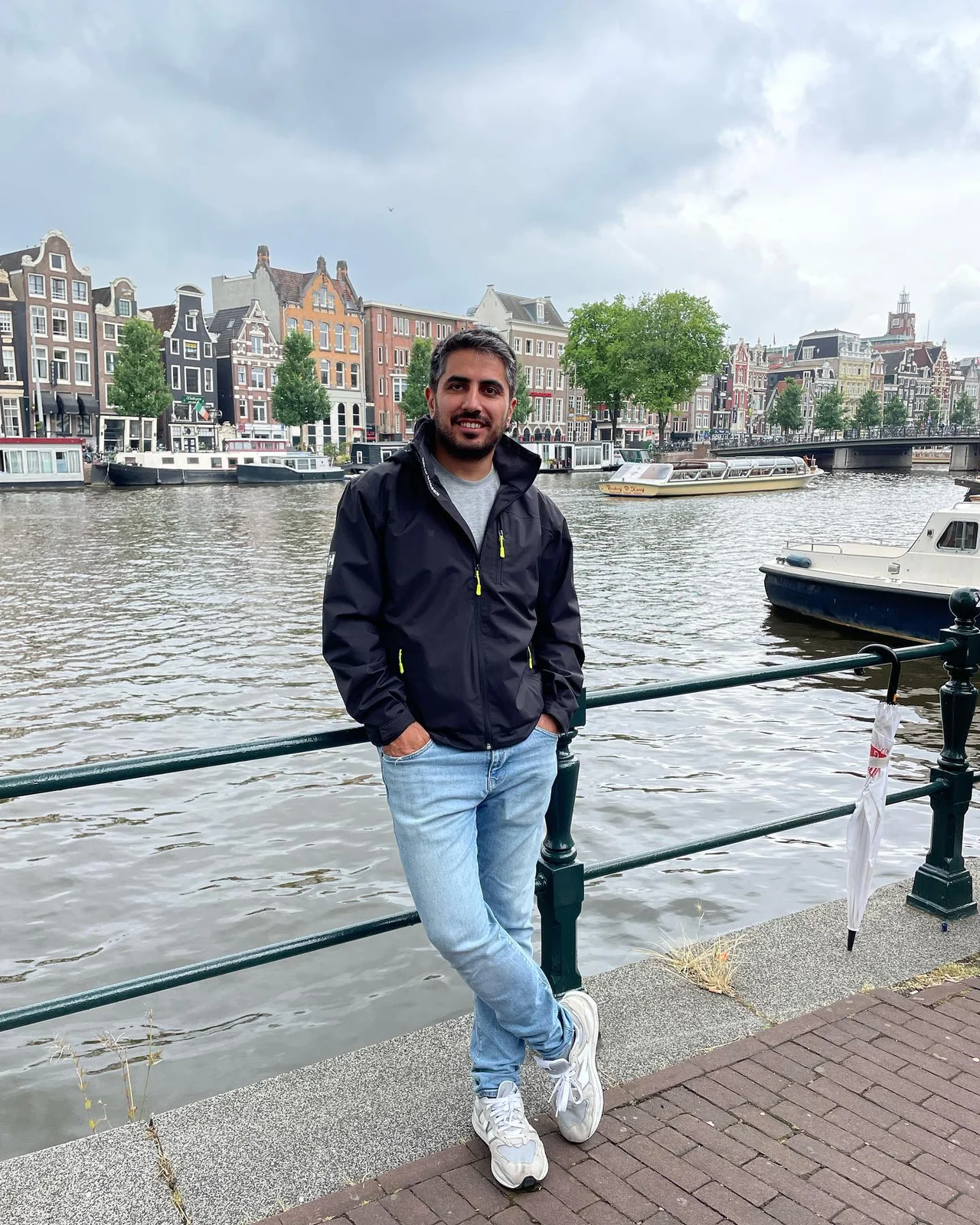 Hollanda seyahatimde kanal kenarında çekilmiş fotoğrafım.